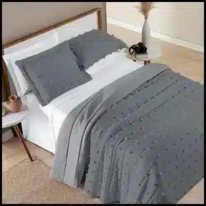 Cobre Leito 3 Peças - CasalQueenKing - 300 Fios Percal - Dupla Face - Detalhes em 3d Pompom Poppy