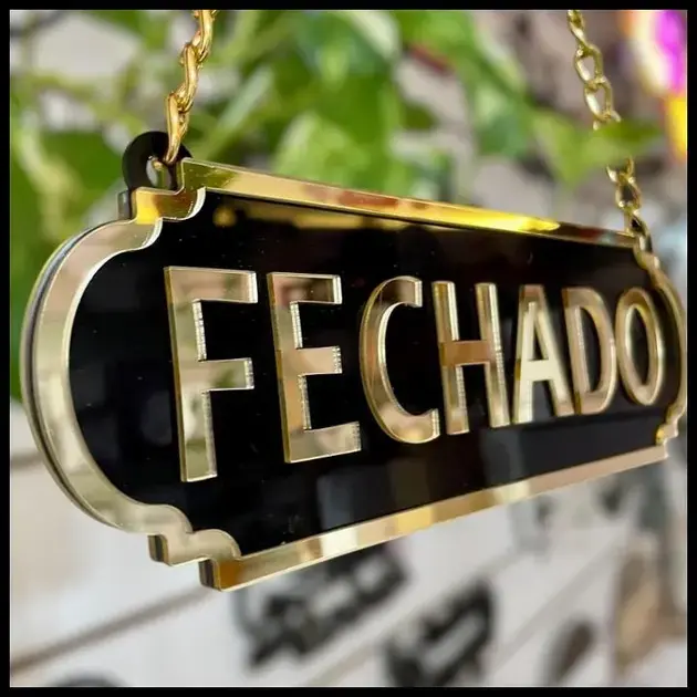 PLACA ABERTO E FECHADO EM ACRLICO ESPELHADO COM VENTOSA (ACOMPANHA VENTOSA)