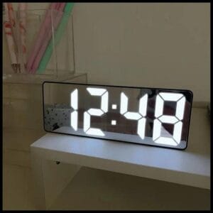 Relógio Despertador Digital De Mesa 16X2.5X6cm Decorativo Alarme Temperatura Pilha AAA Usb Preto