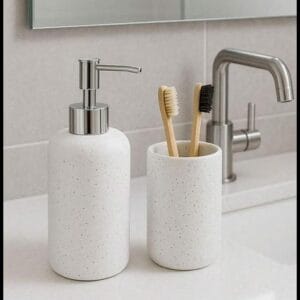 Kit Acessórios De Banheiro Lavabo 2 Peças Cerâmica Porta Escova e Porta Sabonete Líquido 300ml Branco com Prata