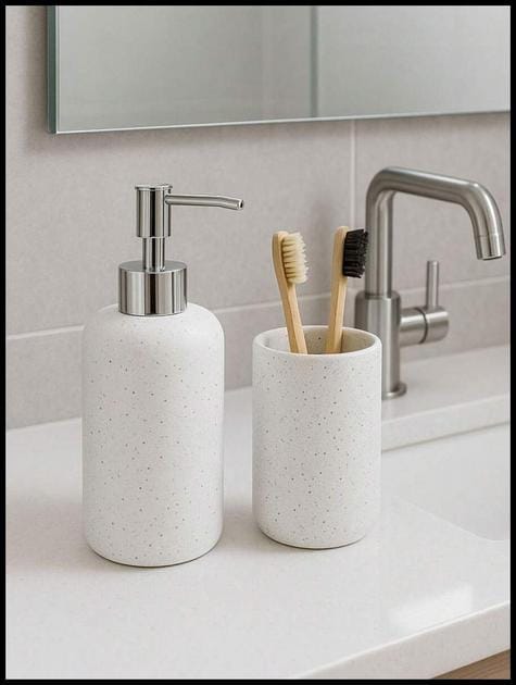 Kit Acessórios De Banheiro Lavabo 2 Peças Cerâmica Porta Escova e Porta Sabonete Líquido 300ml Branco com Prata