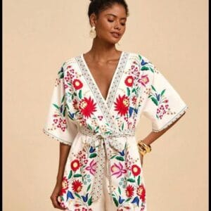 Travachic Macaquinho Feminino de Verão com Gola V, Cintura Envolvente, Franzido, Amarração e Estampa para Férias