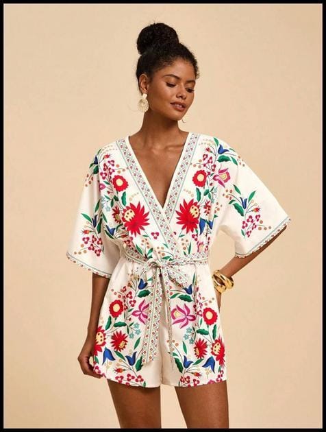 Travachic Macaquinho Feminino de Verão com Gola V, Cintura Envolvente, Franzido, Amarração e Estampa para Férias