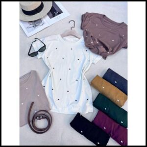 Camiseta blusa T-Shirt Feminina Algodão com bolinhas e pequenos corações, material de algodão casual e confortável