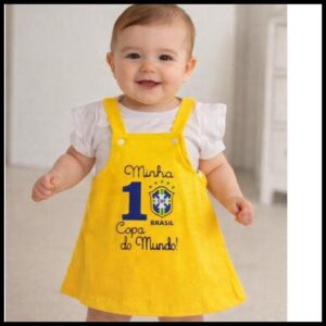 Conjunto Salopete Bebê Menina Tema Futebol Minha Primeira Copa Roupa Infantil Feminina Amarela Mêsversário Tema Brasil