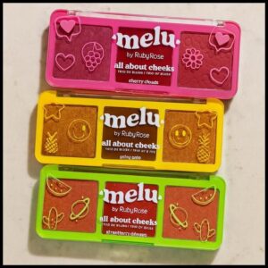 Paleta Trio de Blush Cintilante e Matte All About Cheeks MELU BY RUBY ROSE